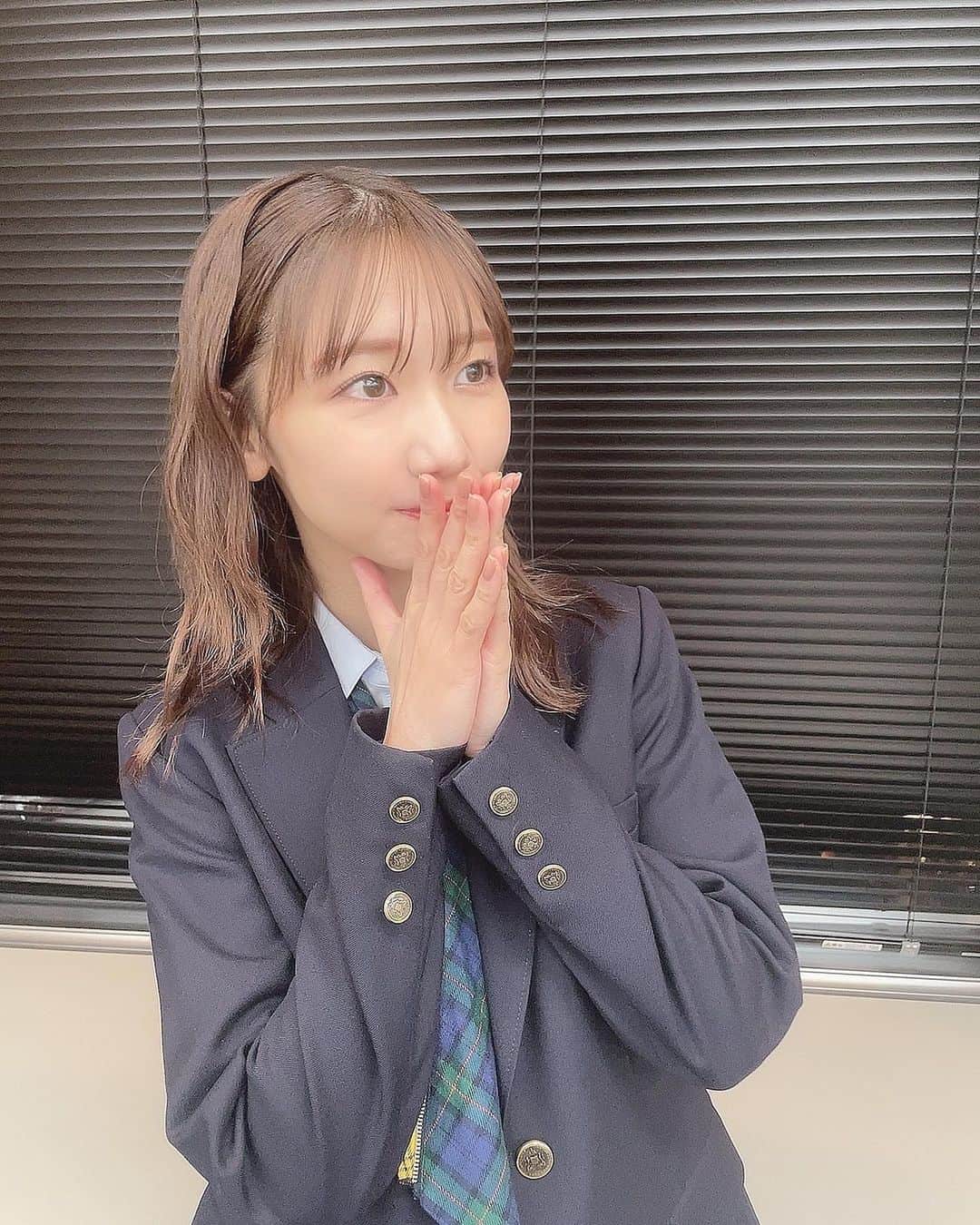 柏木由紀さんのインスタグラム写真 - (柏木由紀Instagram)「༝༚┈❁┈༚༝  うたコン生放送でした📺🎵  今日の衣装は2着とも制服！😳 制服dayでした〜👟🩵  いよいよ明日！ 「どうしても君が好きだ」発売日ですよっ☺️🌟  #AKB48」4月25日 21時20分 - yukikashiwagi_official