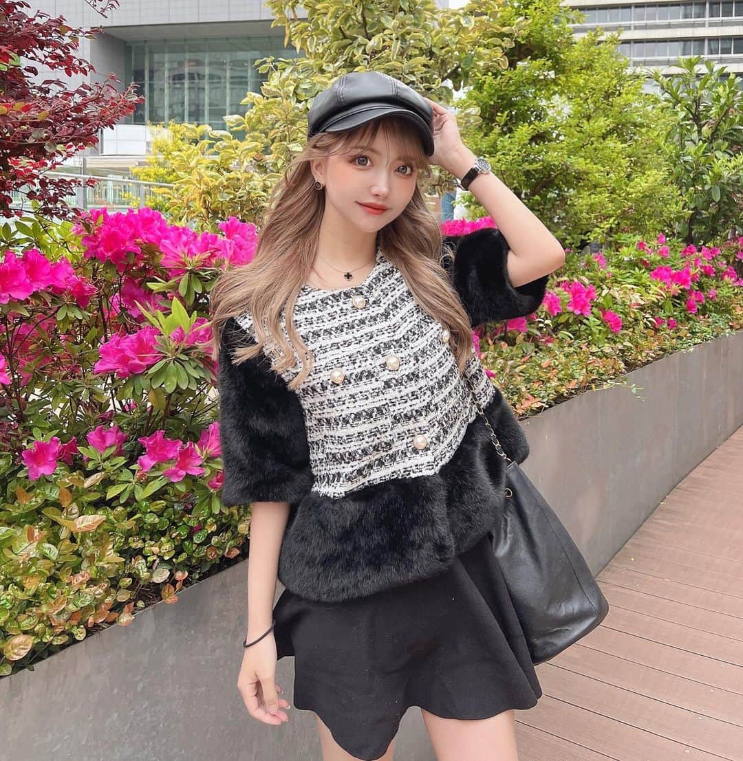吉川ちえのインスタグラム：「【️🔒🖤️🔒🖤️🔒🖤️🔒🖤】 . 今日はモノトーンCODEでした🥺✨ このジャケット可愛すぎる🤦‍♀️❤️ ( @miel_titi_22 )のだよ💓 . 袖の部分のファーがお気に入り😍 . #mieltiti #code #codenate」