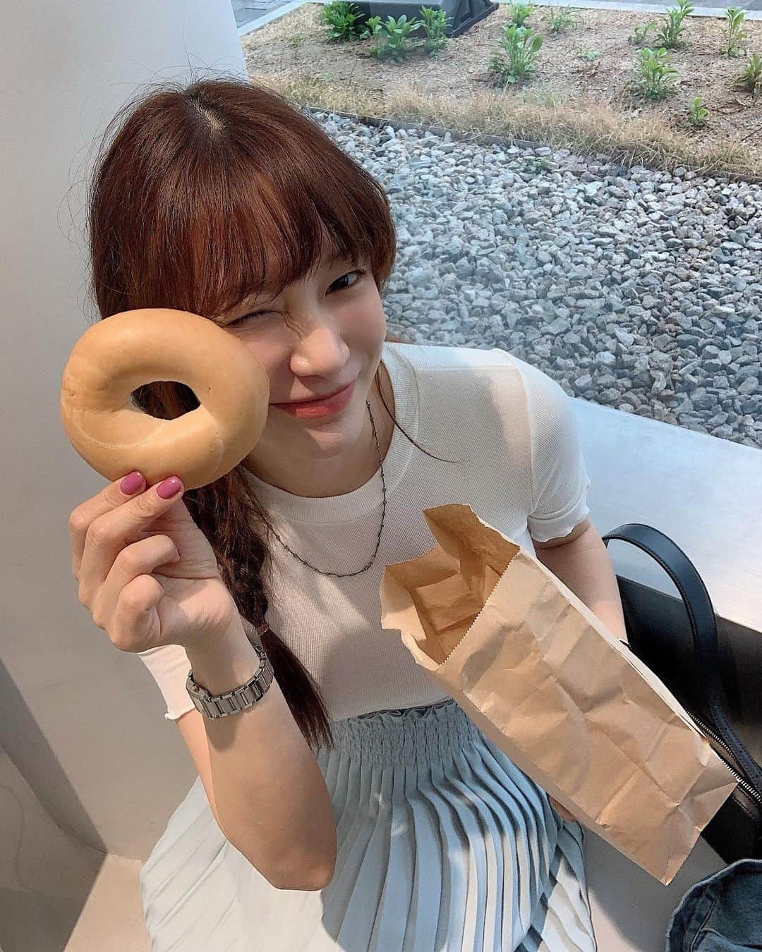 nanaさんのインスタグラム写真 - (nanaInstagram)「날씨 맑았던 어느날 (밀크에게 긁히고 난 다음날)」4月25日 21時29分 - luv__ribbon