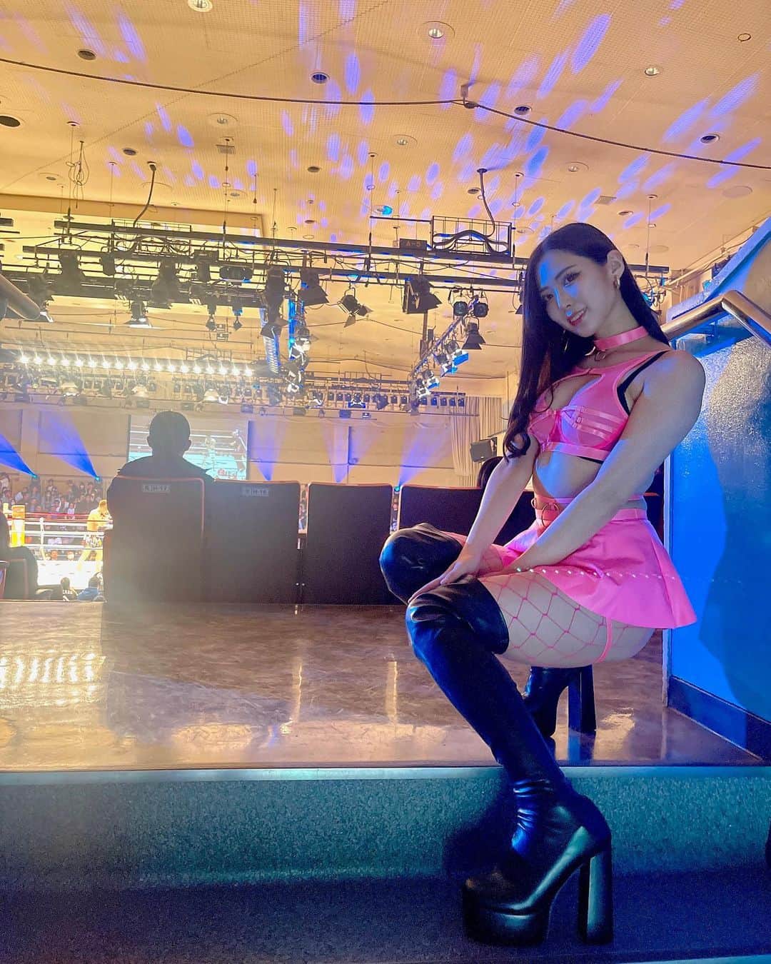 ゆずのインスタグラム：「後楽園ホールにてダンサーさせてもらいました💖 初めての現場でとっても刺激的だったし 緊張したけど楽しめて最高でした🤍 ありがとうございます。 2023.4.22 . . . #ダンサー#ダンス#後楽園ホール #格闘技#だんしんぐ人生#korakuenhall#japan #tokyo#k1#dance#dancer #댄서#댄스#일본#토쿄#팔로우미」