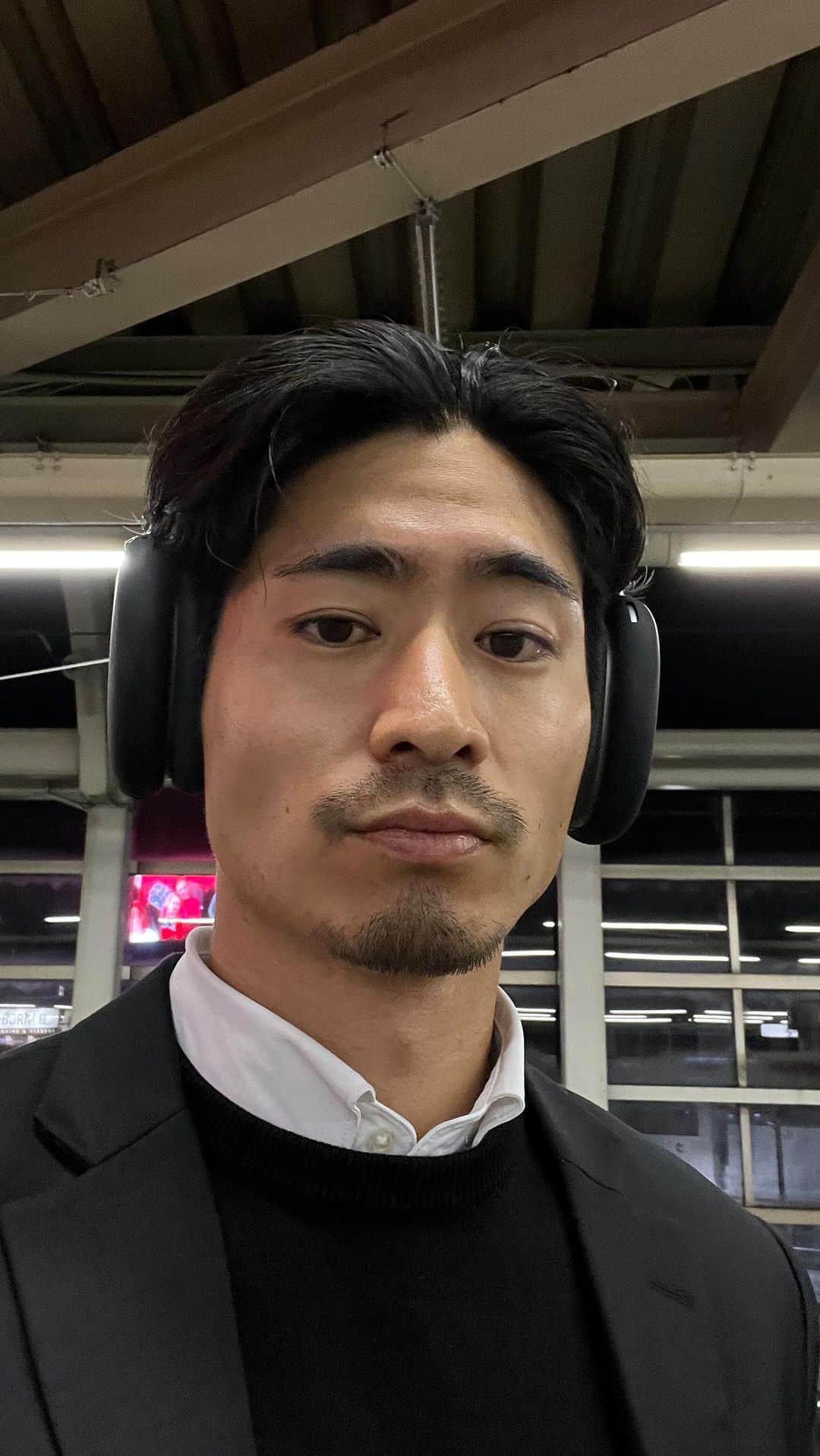 Kensukeのインスタグラム：「2020年→2023年　 髪だけ伸びてます🫶🏼 ・ ・ 昔から服が似合う筋肉を求めて筋トレ、モデル業、トレーナー業をしてますが三年経ってもバランスを保ち継続して身体を鍛え続けております🫶🏼 パーソナルトレーニングは単発のご案内ありますので @kensuke_personal までDMお待ちしております👍🏼」