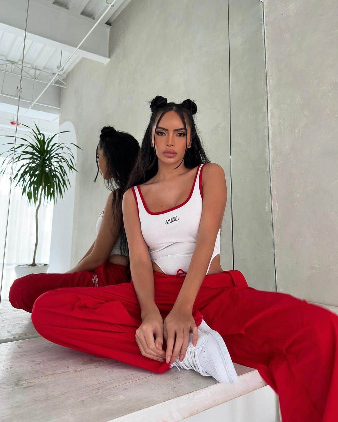 SHEINのインスタグラム：「Mirror, mirror on the wall, who's the most 🔥 of them all? If you said @angelacastellanoss you red our minds ❤🤯  🔎12519895 12603116  #SHEIN #SHEINforAll #SHEINstyle #fashion #chic #OOTD」