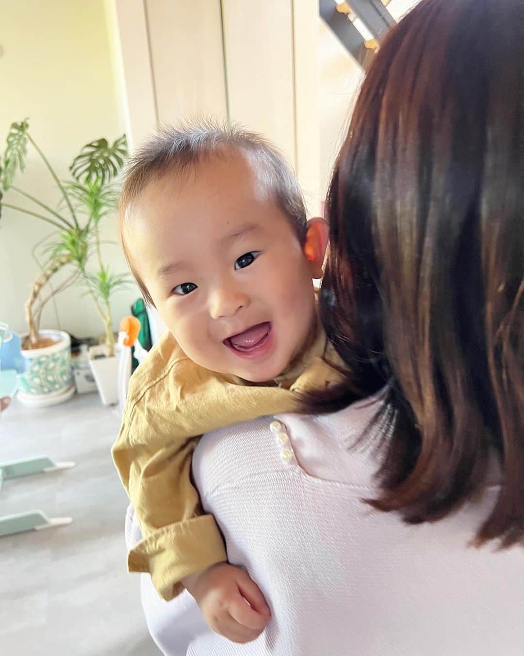 片桐優妃のインスタグラム：「いい顔撮れてるから載せておく🫶これお気に入り😋 . #9ヶ月ベビー #赤ちゃんのいる生活 #赤ちゃんのいる暮らし #男の子ママ #男の子ベビー」