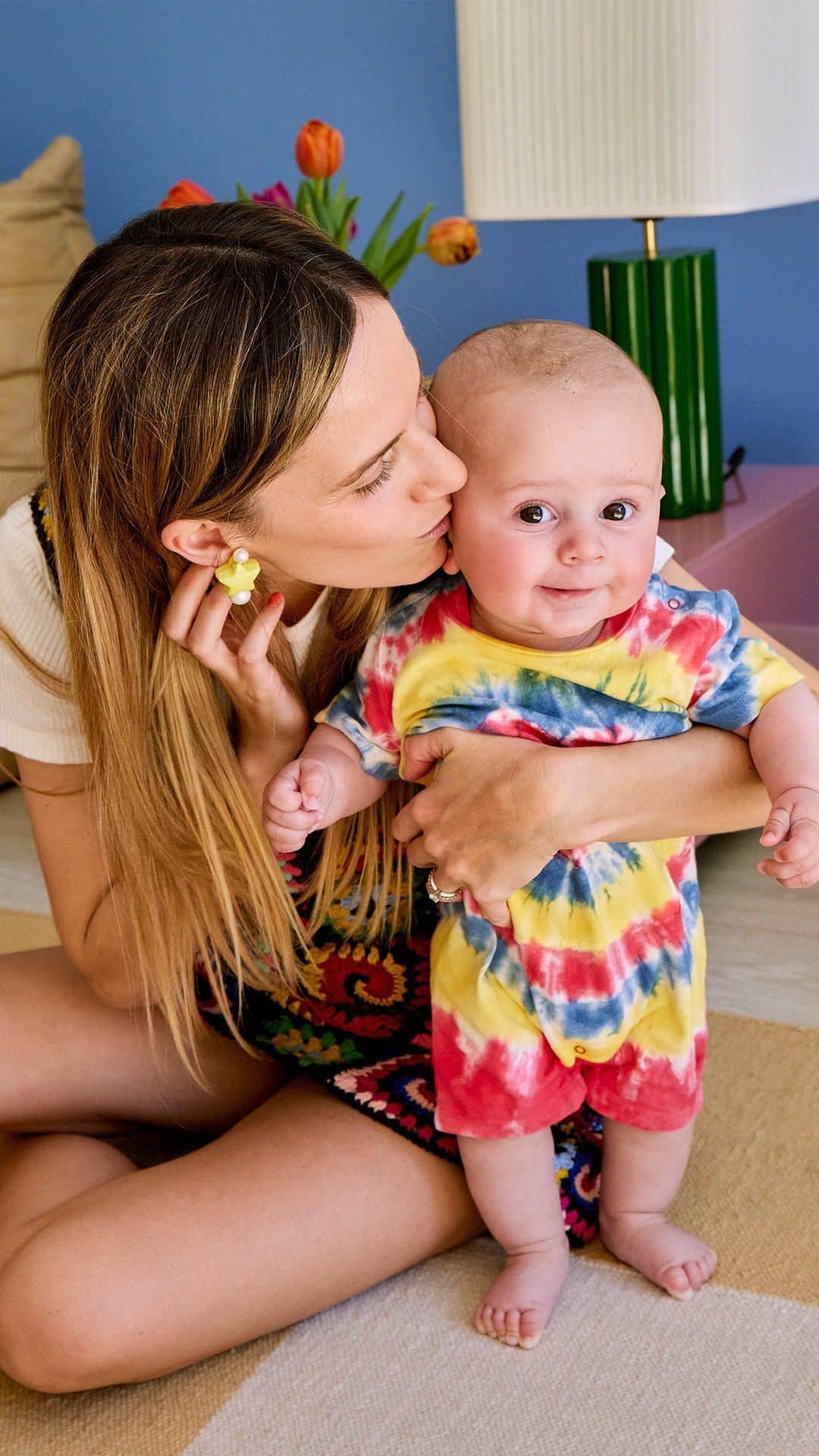 Nordstromのインスタグラム：「While it’s true that some of the best Mother’s Day gifts can’t be bought, as @chloefleury describes of her children’s artwork and handmade gifts, she selected some things that will make May 14 *extra* special. Read the story and shop for all the moms in your life at the link in bio 💖」