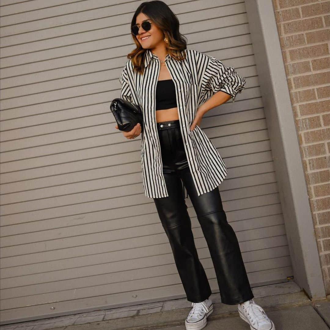 ブランクNYCのインスタグラム：「Beetlejuice could NEVER. Loving this simple look from @chictalkch in our Track Record pant.」