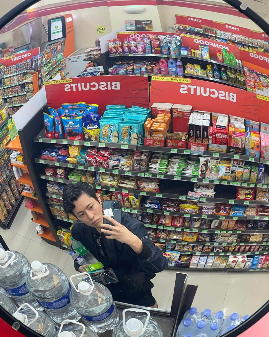 FumiShun BASEのインスタグラム：「Midnight shopping in Philippines 🇵🇭」