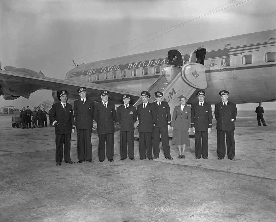 KLMオランダ航空さんのインスタグラム写真 - (KLMオランダ航空Instagram)「Celebrating 75 years of flying to Istanbul! 🎉🛫 In this picture taken in 1948, you see our crew on the day of departure, including Koene Dirk Parmentier (fourth of left), a legendary KLM pilot. Do you recognize the plane? It's a DC-6 called ‘Koningin (Queen) Wilhelmina’. And that’s not all, we also recently celebrated 90 years of flying to Zurich and 70 years to Barcelona!🎉 #KLM #Anniversary #Istanbul #Zurich #Barcelona #KLMpilot #DC6 #KoninginWilhelmina」4月25日 21時48分 - klm