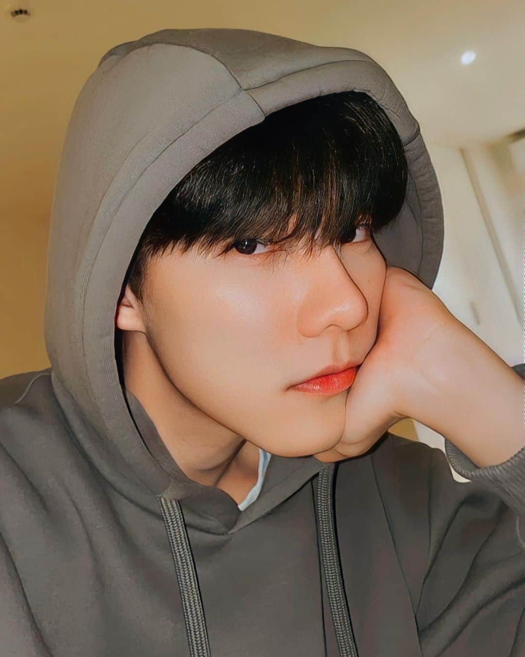 NEWYEARのインスタグラム：「Good night kiss😘💋」