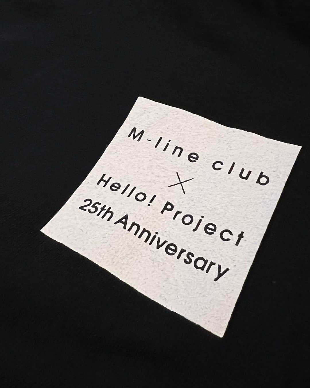 熊井友理奈さんのインスタグラム写真 - (熊井友理奈Instagram)「_  これ着てディズニー行きたい🥰  M-line club × Hello! Project25thAnniversaryと ディズニー創立100周年を記念した オリジナルTシャツ🤍🖤  詳細はストーリーにリンク貼ってます🔗 ✔️4/28まで限定販売！  #disney  #helloproject  #mlineclub #anniversary」4月25日 21時42分 - kumai_yurina