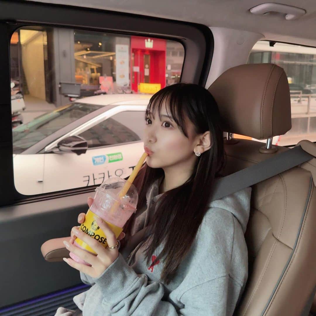 高木美穂のインスタグラム：「韓国の街中にあるジュースとかコーヒーがたくさん売ってるお店大好き🤍 ° 日本にもあればいいのに💭 ° #韓国旅行 #韓国 #🇰🇷 #japan #korea」