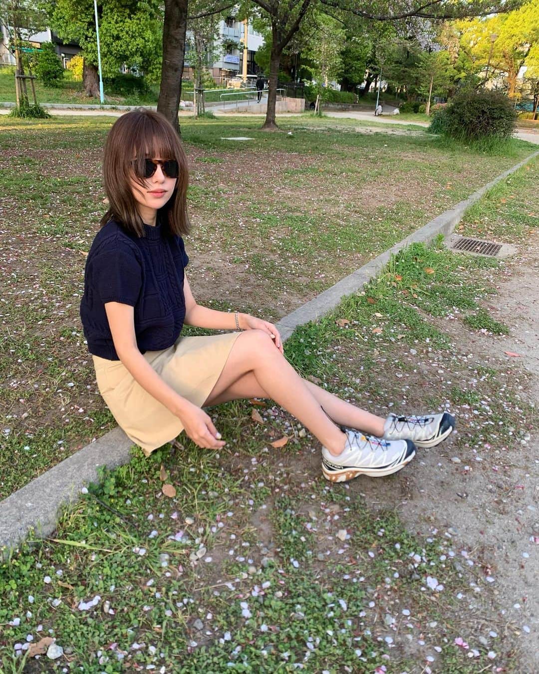 のインスタグラム：「. 全身 @uloi.jp ♡ このニットトップスとスカートお気に入り過ぎてリアルバイして既に着過ぎてる👧🏻 スカートの色が絶妙で求めてたやつ。♡」