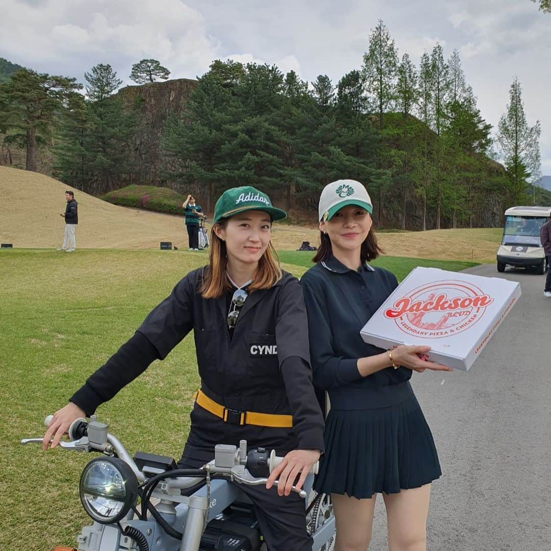 チャ・イェリョンさんのインスタグラム写真 - (チャ・イェリョンInstagram)「@hypegolfkorea 💕@callawayapparel_korea  행복한시간 ⛳️🌈 @hypegolf  @jimmychoo  #지미추 @callawayapparel_korea  #캘러웨이」4月25日 21時57分 - chayeryun