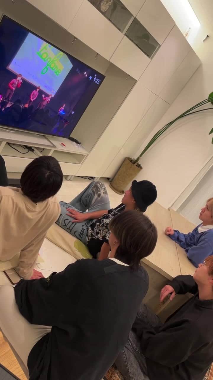 のインスタグラム：「「CRAZY CUBERS"2"」第一弾 Day6生配信🏡 #CUBERS #クレイジーCUBERS2」