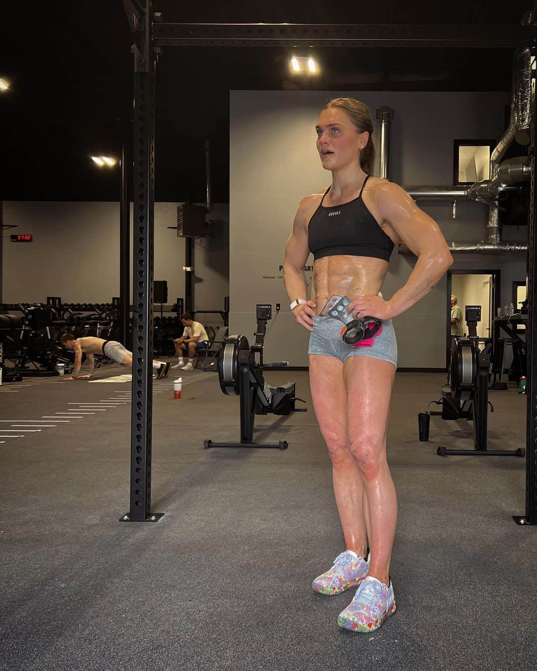 のインスタグラム：「Just loving the work out here 🫶🏼💦  #BeADottir @dottir」