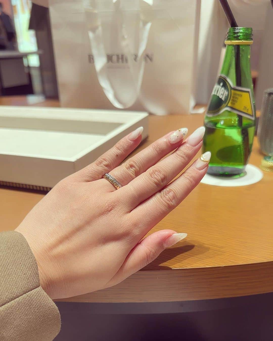 山本いさ奈さんのインスタグラム写真 - (山本いさ奈Instagram)「結婚指輪をようやく買ってもらいました💍 シンプルで長く飽きのこない物を選びました👴🏼👵🏼 ありがとう。 これからも宜しくね。 と言うのは直接言いたいと思います🧏🏼‍♀️  #結婚指輪#BOUCHERON」4月25日 21時54分 - _____isana_____