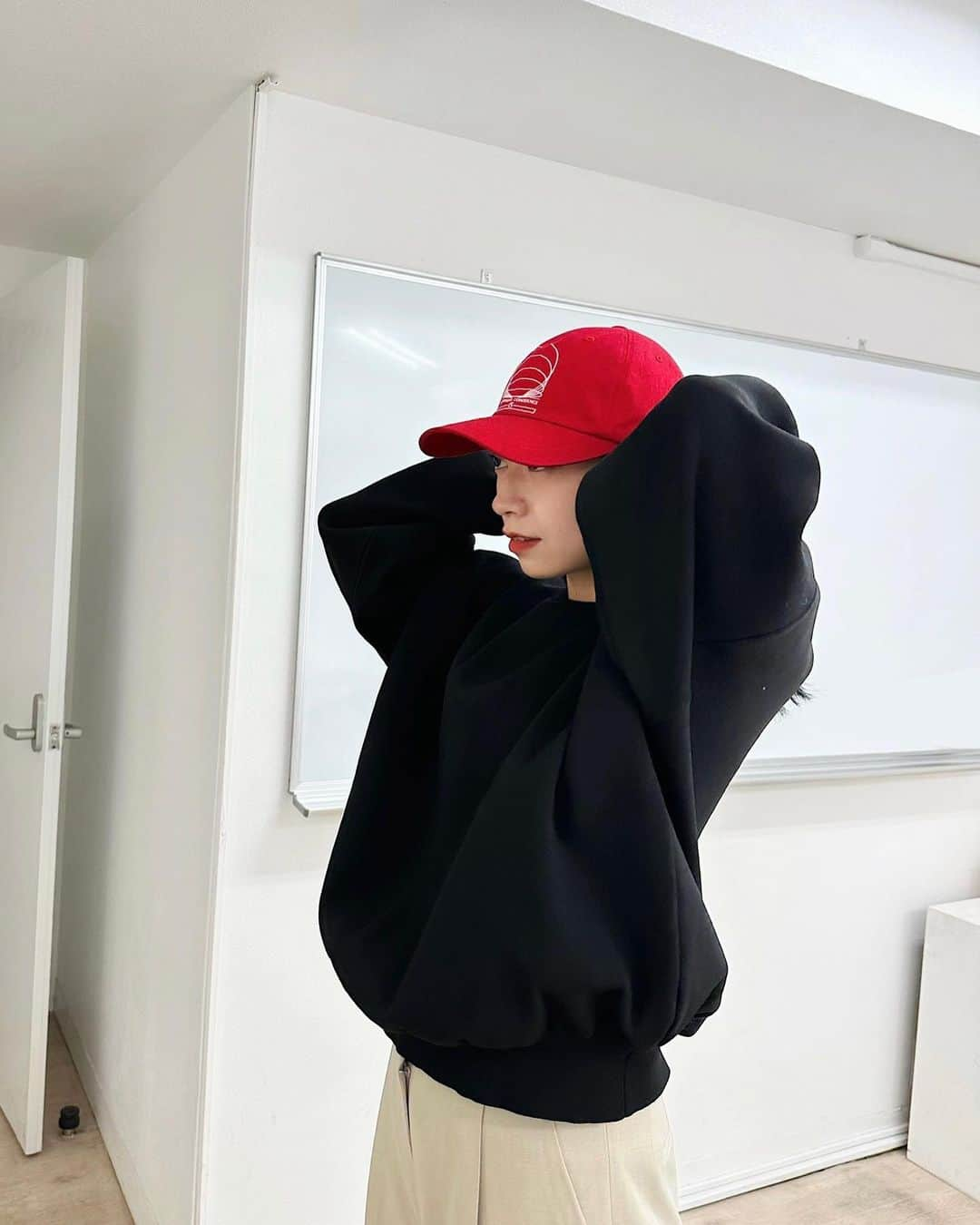 岡森黎のインスタグラム：「#gadidanoniem  赤キャップGETした🧢❔❤️」