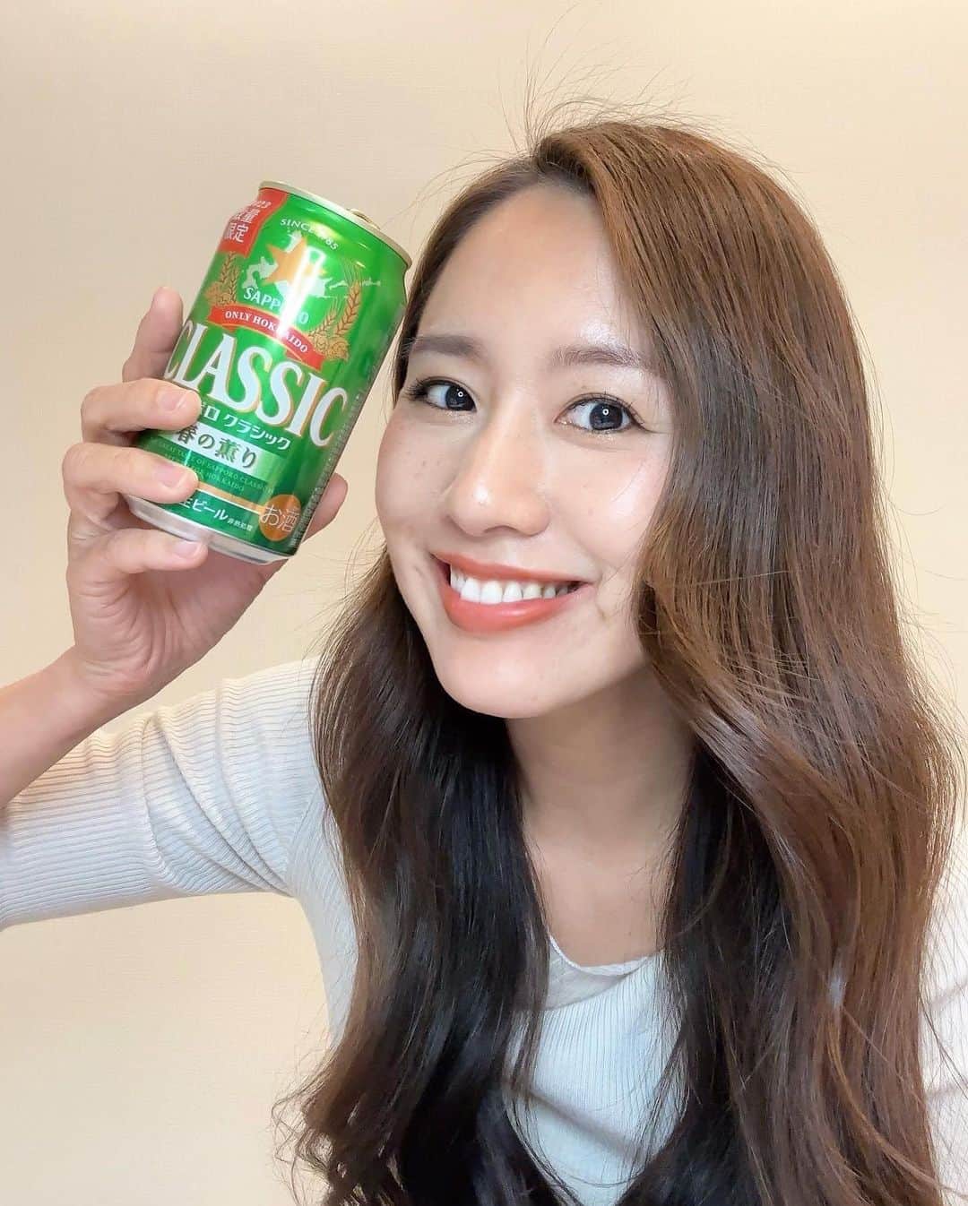 守永真彩のインスタグラム：「. . 新年度第一回目のゆるばん‼️ ご覧頂きありがとうございました😆✨  最終レースまで1000人以上の方が見てくださって嬉しかったですし、売り上げも5億5千万円を超えてびっくり😳✨  番組の最初と最後のレースを3人全員で的中できたりと、色々と幸先の良いスタートでした🎊  歩解説員は当たりすぎて、レベルの違うところで悔しがっているし笑 梅澤さんは進行しながら予想も完璧で勉強になりましたし💃✨ 私もプラスで終えられたのでハッピーです🍻  そしてばんえい競馬コース理論(井上オークスさん提唱)を 私の算数ノートに書いていたのですが。  なんと、 6R〜最終までずーっとセット馬券でした🐴✨ そして6コースは10R11R12Rと三連勝‼️  また算数ノート活躍しそうです📔🤍  また今年度も「ゆるゆるばんば」続きますので、放送をお楽しみに💓  てことで、、、！！！ 古谷さんっ！美味しくビールいただきまーす🍻  @ayumi.t718  @furuyatti  @RakutenKeiba #競馬　#ばんえい競馬　  p.s. 算数ノートの日付、月を間違えた笑」