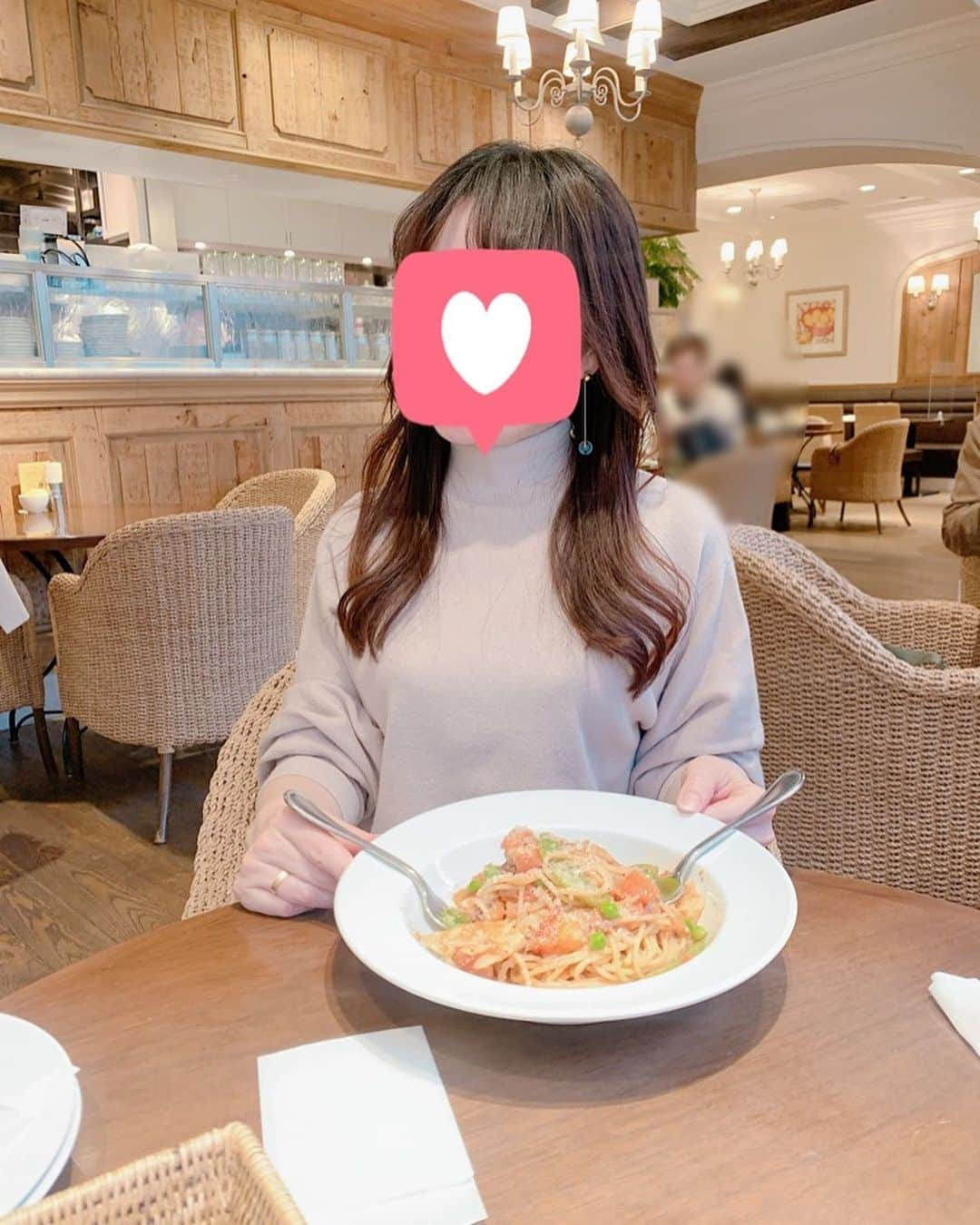 高橋まりなさんのインスタグラム写真 - (高橋まりなInstagram)「. 急遽姉とランチ🍽️ 最近は服の話より、もっぱら美容の話✨ ハイフとかポテンツァとかダーマペンとかレーザートーニングとか… とにかく勉強になる📝 束の間の1時間40分🤣 (うちHARBS待ち20分🥹) ベイクドチーズケーキ美味しかったな♡ . . . #姉#お姉ちゃん#harbs#ランチ#美容#美容医療#ハイフ#ポテンツァ#ダーマペン#レーザートーニング」4月25日 22時00分 - marina._.takahashi