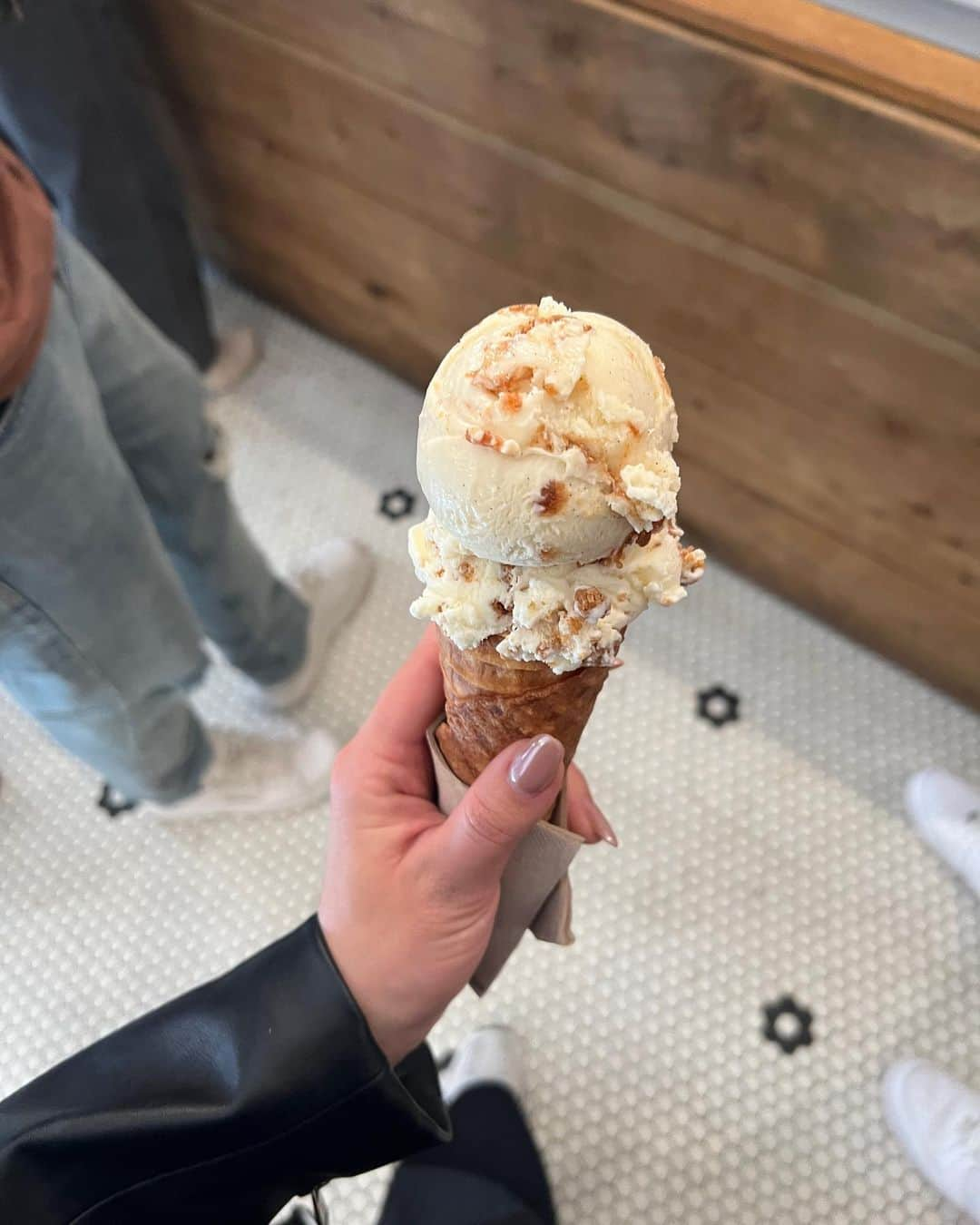 Dagi Beeさんのインスタグラム写真 - (Dagi BeeInstagram)「weekly photo dump #16 🌸 @casa_mara shootings, sunshine, Berlin, spotify events, friends, love & ice cream 🍦」4月25日 22時01分 - dagibee