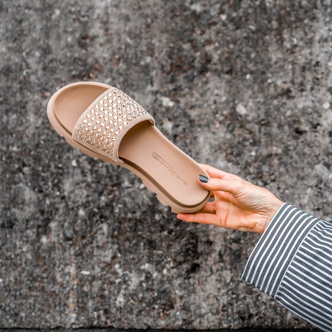 のインスタグラム：「chunky sandals with sparkling details.   #kennelundschmenger #wecare #sustainable #sparkling #chunkysandals #sandals #mules #springsummer」
