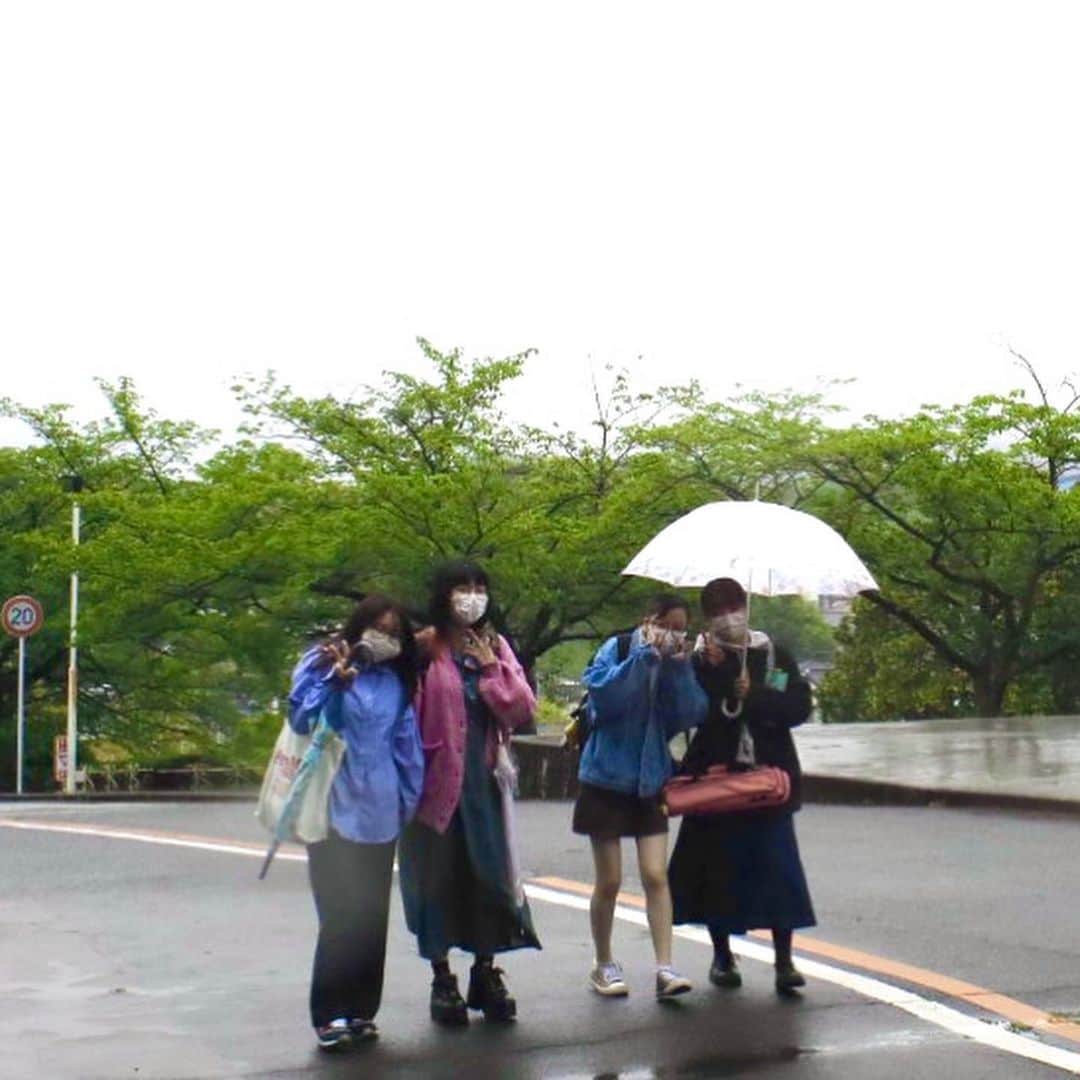 福岡女子短期大学さんのインスタグラム写真 - (福岡女子短期大学Instagram)「1/365Days 今日も1日お疲れ様でした😊 たくさん写真撮りました✨  #福岡女子短期大学 #福女短スナップ #ポートレート #短大生　#短大生の日常」4月25日 22時09分 - fukuoka_wjc