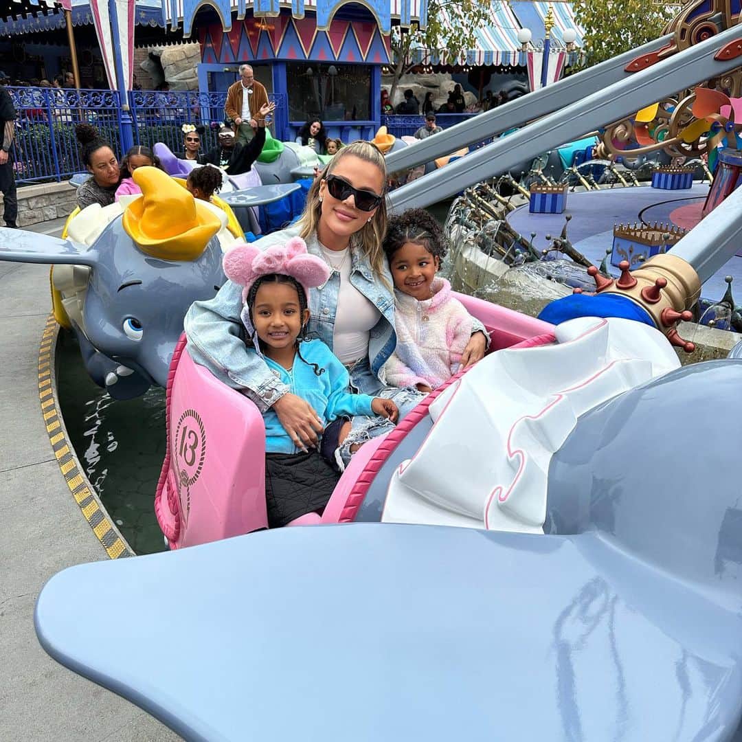 クロエ・カーダシアンさんのインスタグラム写真 - (クロエ・カーダシアンInstagram)「We went to Disneyland 🤍」4月25日 22時11分 - khloekardashian