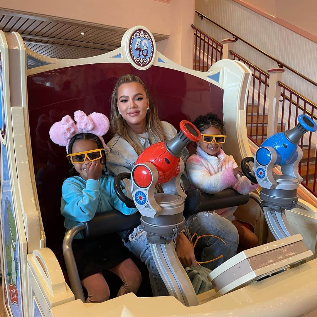 クロエ・カーダシアンさんのインスタグラム写真 - (クロエ・カーダシアンInstagram)「We went to Disneyland 🤍」4月25日 22時11分 - khloekardashian