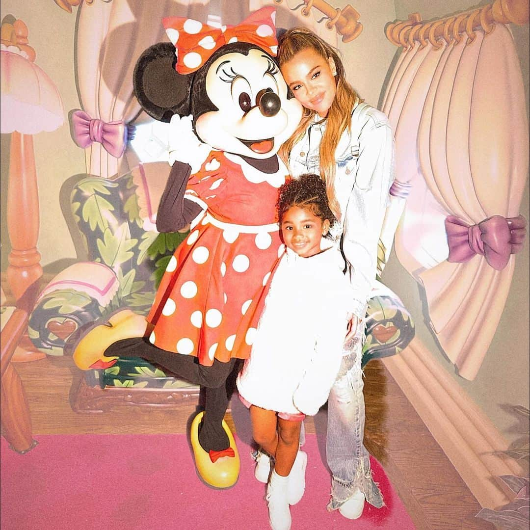 クロエ・カーダシアンさんのインスタグラム写真 - (クロエ・カーダシアンInstagram)「We went to Disneyland 🤍」4月25日 22時11分 - khloekardashian