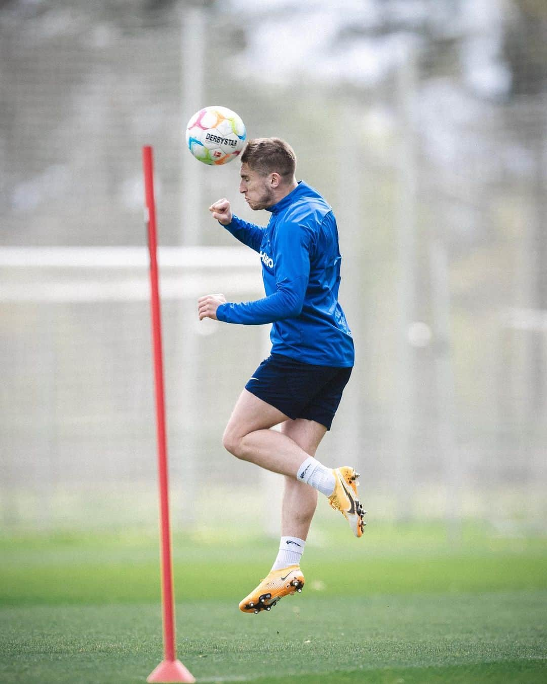 ヘルタ・ベルリンさんのインスタグラム写真 - (ヘルタ・ベルリンInstagram)「➡️ Swipen für unseren Trainingsauftakt. 🙌 Vor #FCBBSC liegt der Fokus auf den Grundlagen: Konzentration & Mentalität.  . . #HaHoHe #HerthaBSC」4月25日 22時23分 - herthabsc