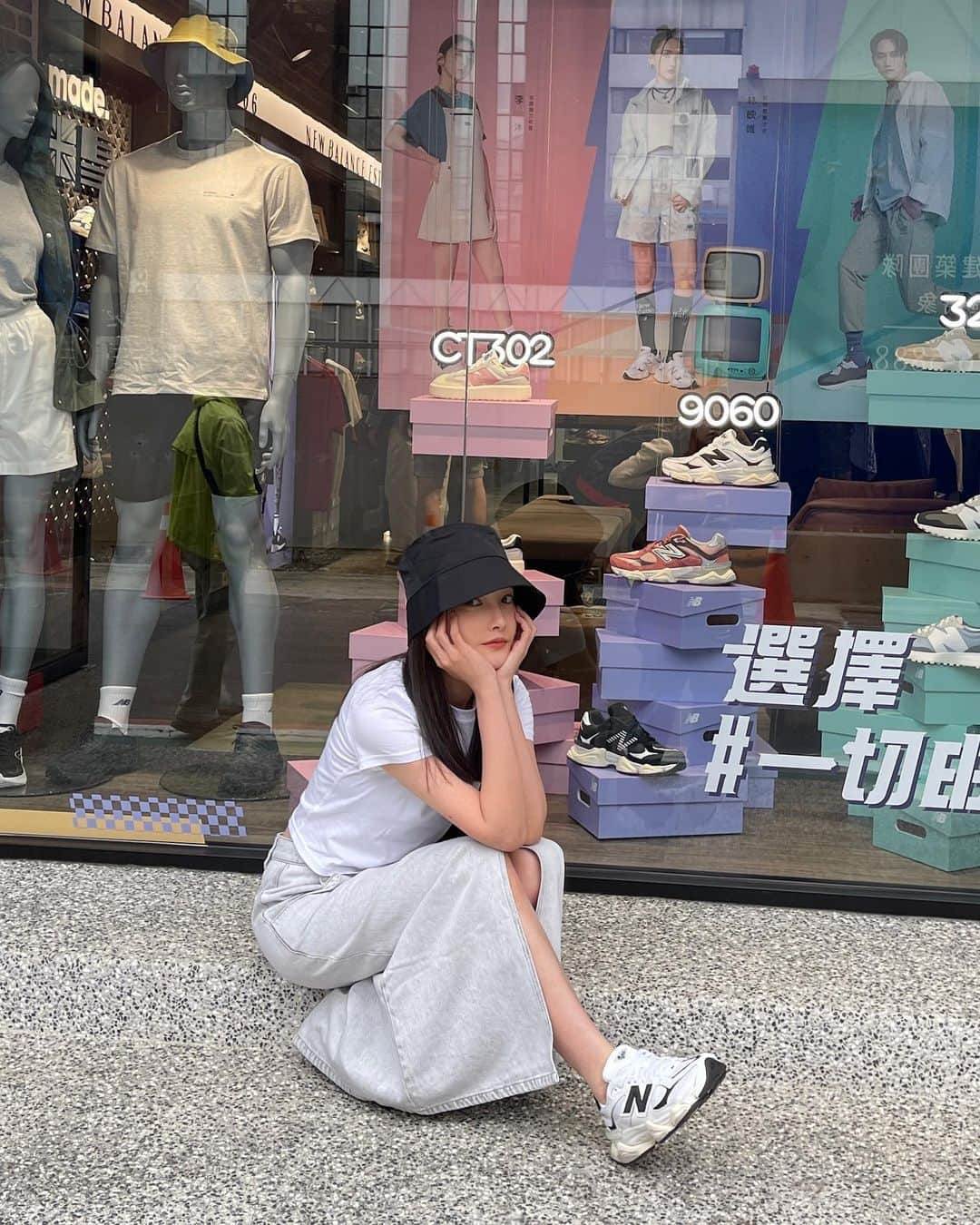 林映唯のインスタグラム：「！撞鞋！撞見自己！ 不管撞到什麼，穿上 #NB9060 #CT302 #NB327 去玩吧～  #newbalance #選擇一切由我」