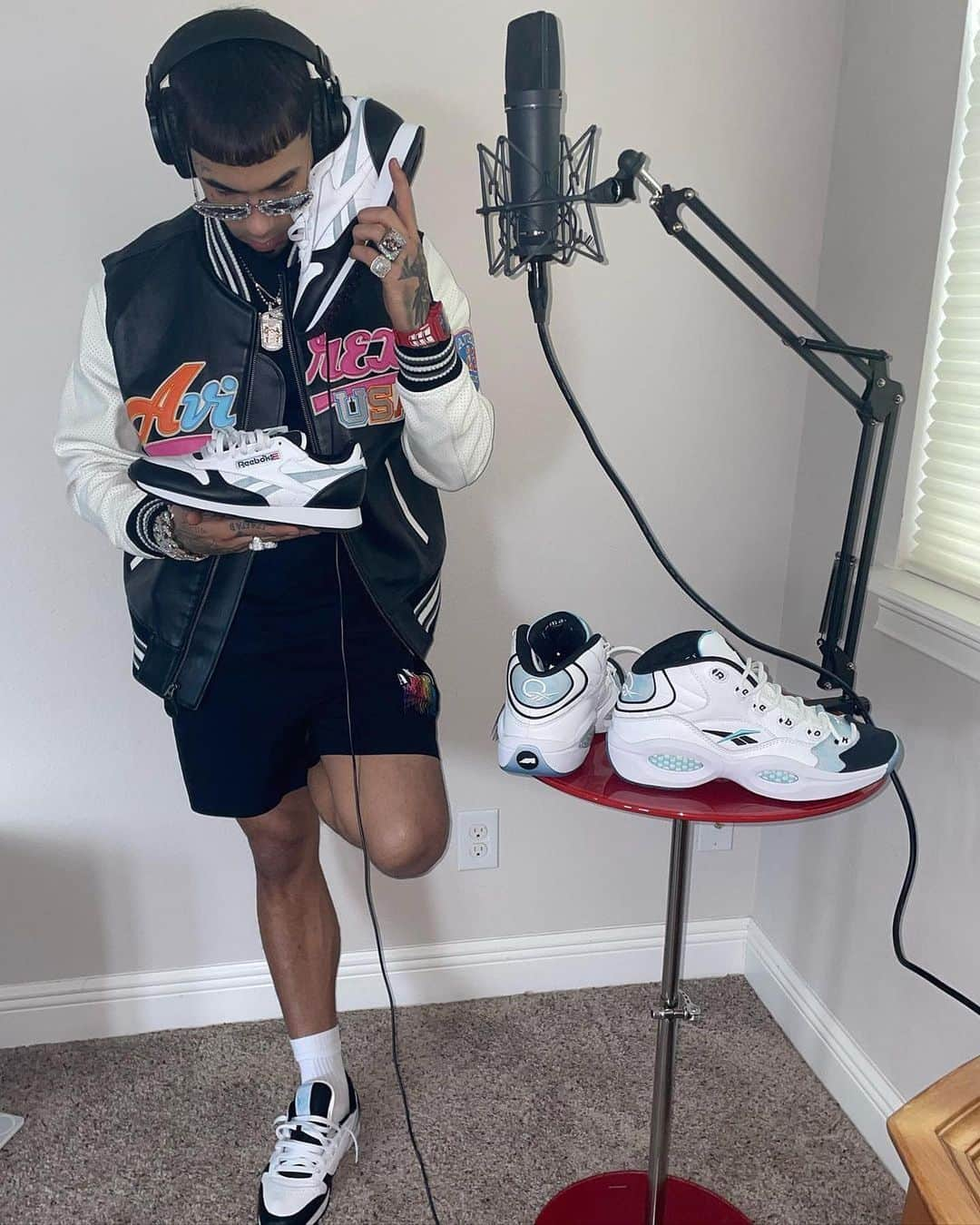 Reebokさんのインスタグラム写真 - (ReebokInstagram)「Reebok X @anuel continued collab gives the Question Mid Double Toe and Classic Leather 1983 Vintage a reimagined look.」4月25日 22時37分 - reebok