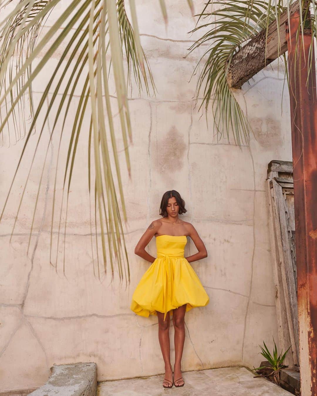 Bergdorf Goodmanさんのインスタグラム写真 - (Bergdorf GoodmanInstagram)「FUN IN THE SUN 🌞 Ready for summer? You can't go wrong in @caracara_nyc ‘s irresistible dresses. Shop them now at BG.com.」4月25日 22時49分 - bergdorfs