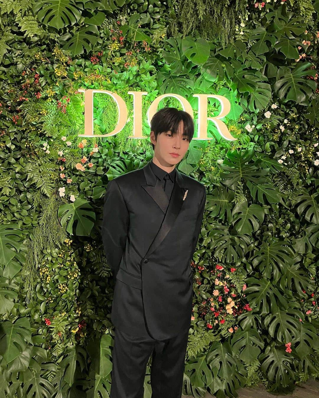 ファン・インヨプのインスタグラム：「💚 @Dior #Dior」