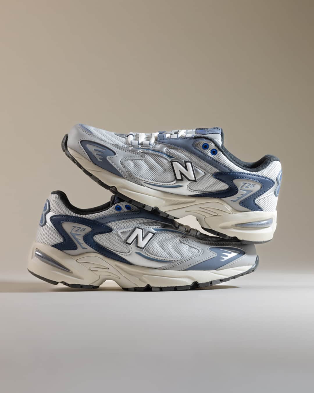 Foot Lockerのインスタグラム：「Tailored to be a staple of your rotation.  Shop the New Balance 725, available in select stores & online now.」