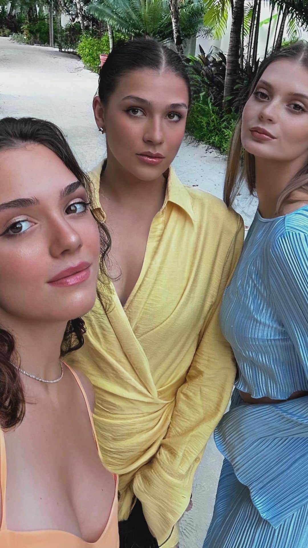 Nastya Skoptsovaのインスタグラム：「Отпуск оцениваю на «отлично»  🤡🤡 🤡 Инста меня в соавторы не добавила, так что выложу сама 🫡」