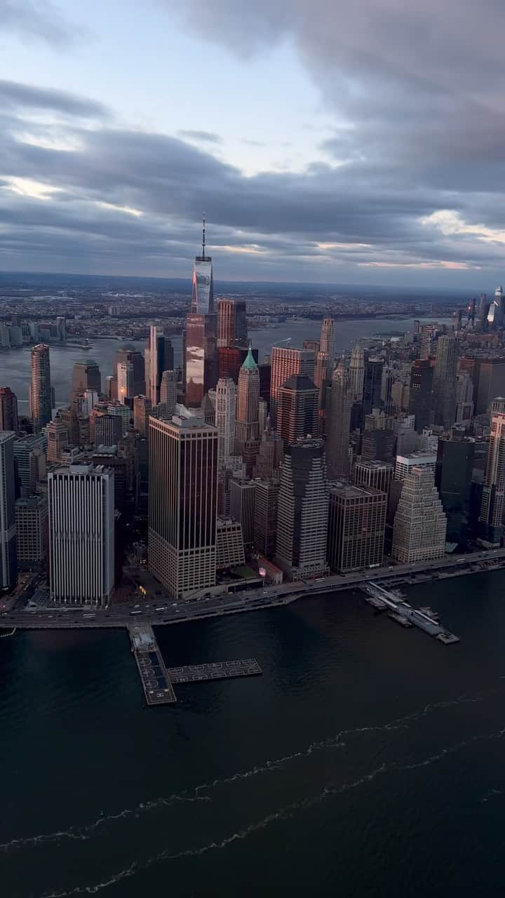 nyonairのインスタグラム：「😌🚁   #reels #reelsinstagram #nyc #newyorkcity」