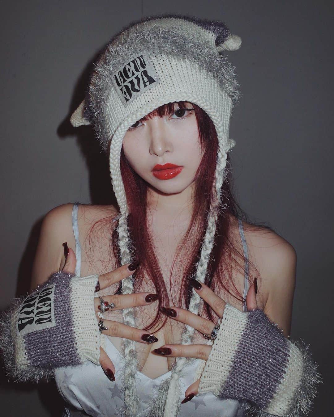 なつかのインスタグラム：「✧･ﾟ: *✧･ﾟ:*✧･ﾟ: *✧･ﾟ:*  ✮MIX HAIR CAT BEANIE  ✮MIX HAIR ARM WARMER @newave_star   #pr」