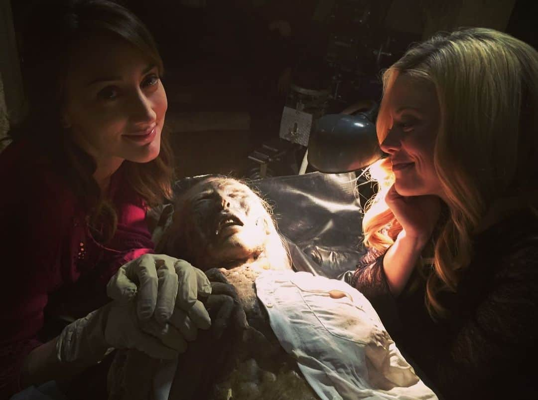 ブリー・ターナーのインスタグラム：「@clairecoffee and I loved communing with this decaying corpse on @grimmpeacock , but we are even more in love with today’s new @thegrimmcast episode! BECAUSE IT’S ALL ABOUT YOU! That’s right. YOU. Check out today’s special ep: 💯 fan questions ANSWERED. @hazymillsprod」