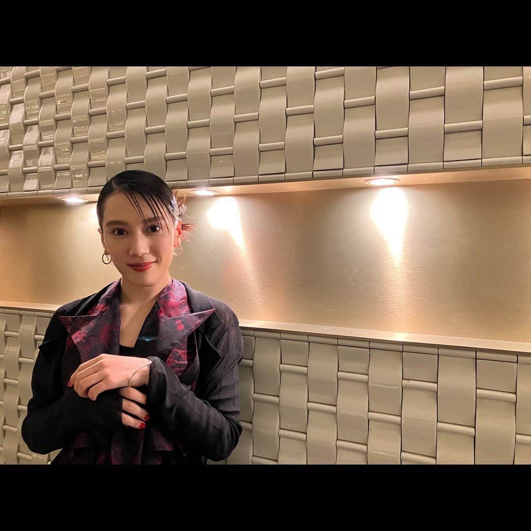 山本千尋のインスタグラム：「. 映画『THE WITCH/魔女 ー増殖ー』ジャパンプレミアにゲストとしてお邪魔させて頂きました。シン・シアさんの可愛さにメロメロになってしまいました。一足お先に映画を観させて頂きましたが、公開されたらまた映画館に観に行きたいと思います🤲  #thewitch #魔女増殖 #5月26日公開 #シンシア さん #日本にお越し頂き #ありがとうございます」