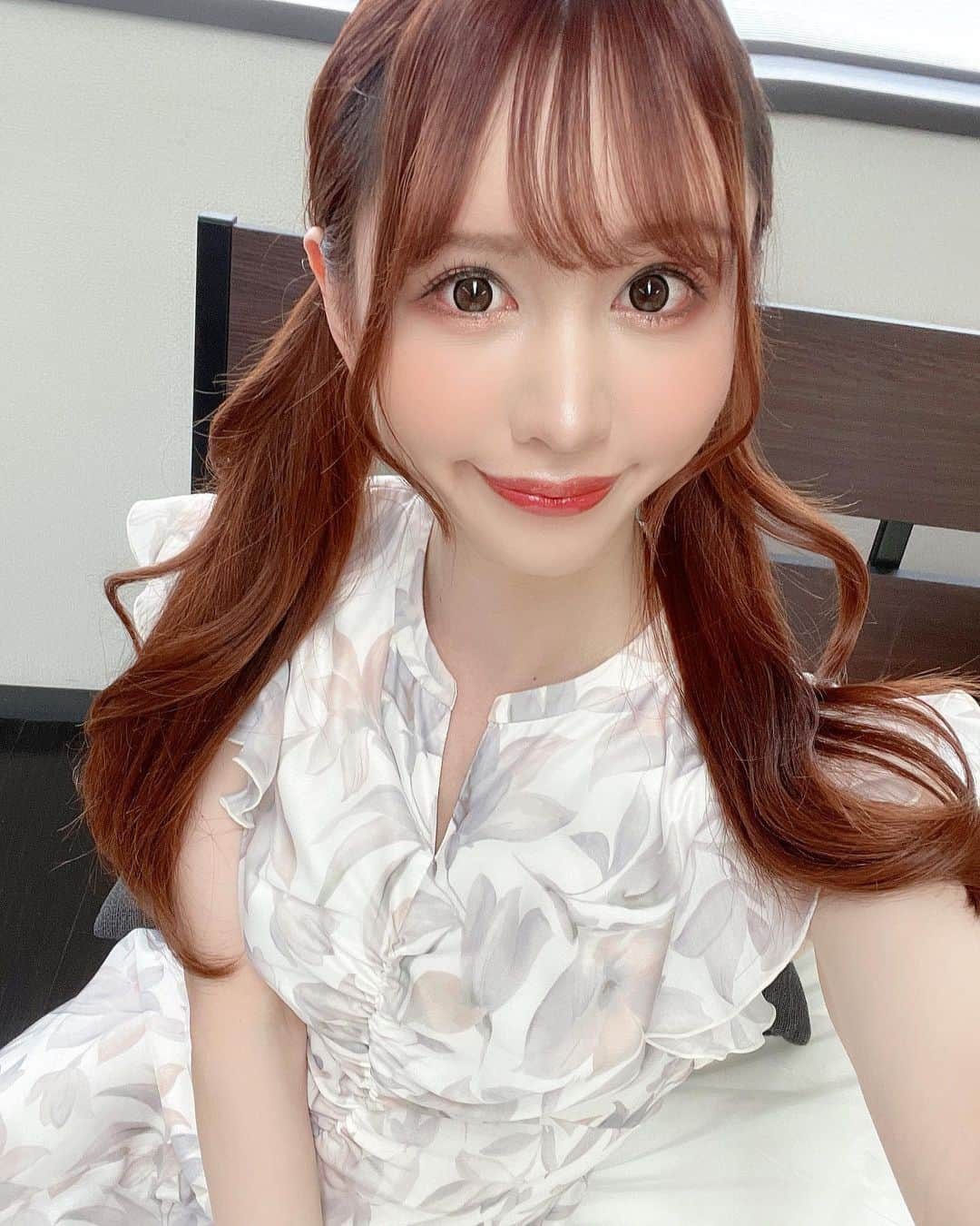 橘芹那さんのインスタグラム写真 - (橘芹那Instagram)「💇‍♀️🤍  最近はずっとｵﾚﾝｼﾞﾌﾞﾗｳﾝ🧡 ｼｰｽﾙｰ前髪にｵﾙﾁｬﾝ巻き(1枚目) or ﾂｲﾝﾃｰﾙ(2枚目) どっちが好き？😚💓  自まつ毛も伸ばしたからﾏｽｶﾗのみ👁✨  #自撮り界隈 #自撮り女子 #オシャレ女子 #アラサー女子 #お姉さん #美女 #キャバ嬢 #モデル #被写体 #ニューハーフ #歌舞伎町 #韓国好きな人と繋がりたい #オシャレさんと繋がりたい #美容好きな人と繋がりたい #美男美女と繋がりたい #いいね #いいね返し #selfie #selfiegram #fashiongram #beauty #hairstyle #makeup #tokyo #model #lgbtq #lgbt #trans #transgender #transwoman」4月26日 0時01分 - serinyangram