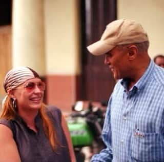 アンジー・マルチネスのインスタグラム：「wow! my mom just sent me these pics.  we visited Cuba in 2000 & met this superhero walking the streets of Havana.  What a magical day!✨🇨🇺 Rest well Mr Belafonte 🙏🕊️❤️」