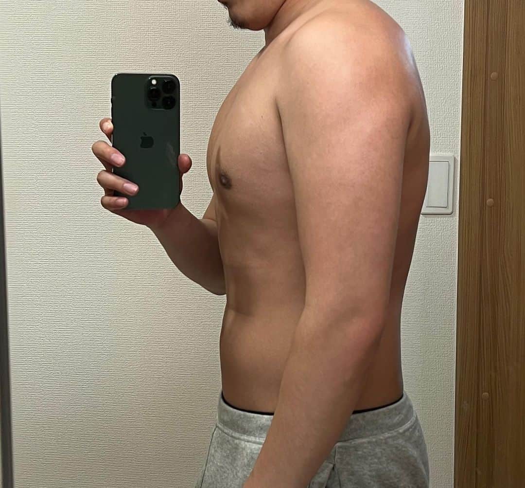 トラゾーのインスタグラム：「着実に肉体改造に成功して 昔の身体に戻りつつある  継続は力なり💪(˙³˙💪)」