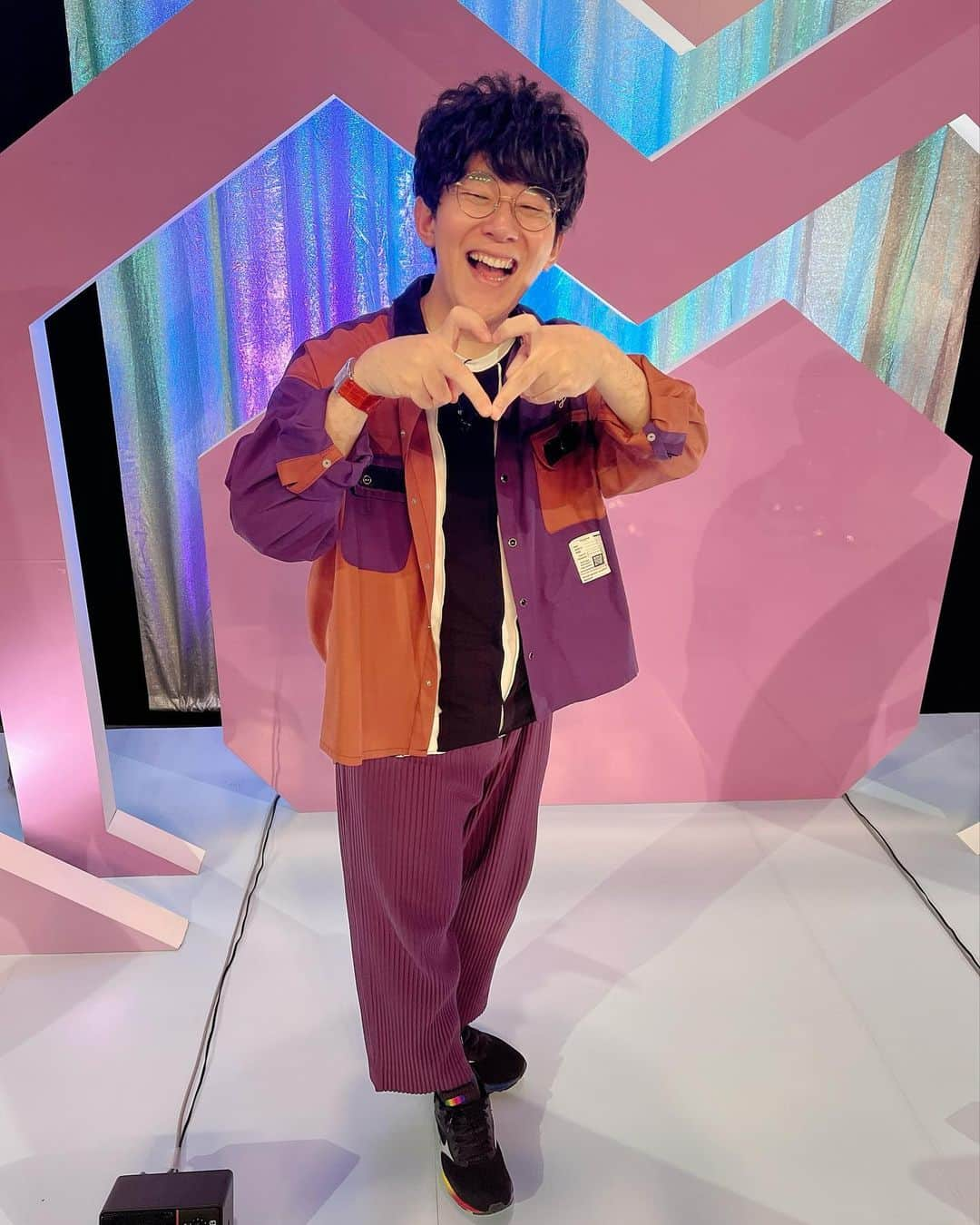 小野友樹のインスタグラム：「💖💖「あんさんぶるスターズ！！」8周年生放送「One on One」💖💖 ご視聴いただいた皆様ありがとうございました🎵🎵🎵 テーマのHeartを作ってニッコリの友樹くんをご覧ください😉  #小野友樹 #onoyuki #あんさんぶるスターズ #あんスタ」