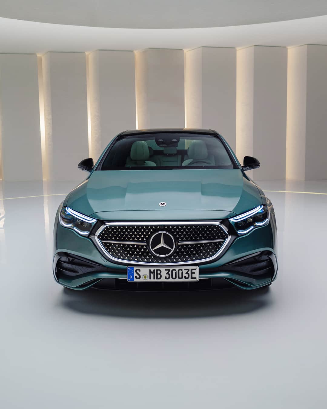 メルセデス・ベンツさんのインスタグラム写真 - (メルセデス・ベンツInstagram)「Meet the business icon of Mercedes-Benz: the new E-Class combines style and technology in equal measure.  #MercedesBenz #EClass」4月26日 0時15分 - mercedesbenz