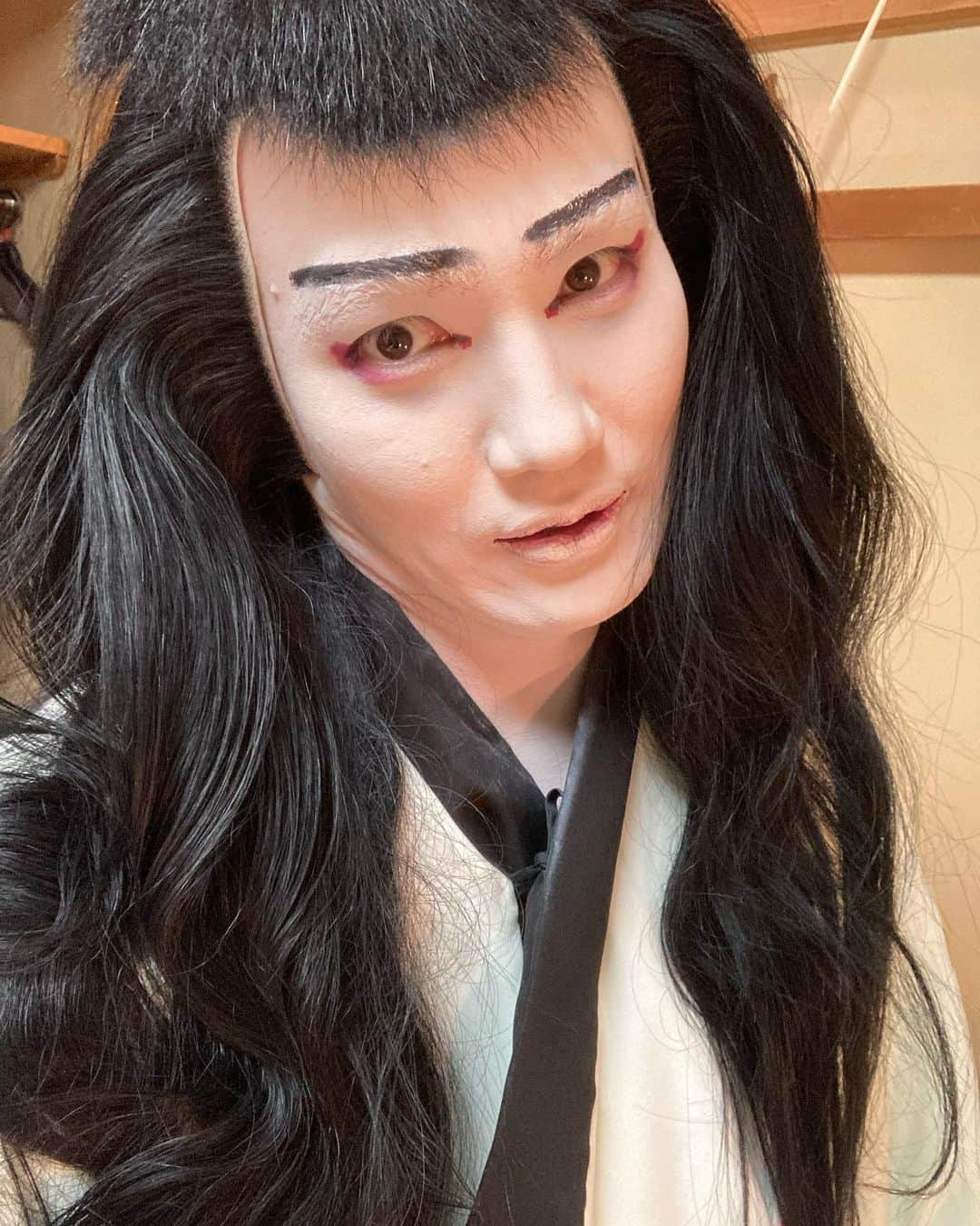 中村歌昇 さんのインスタグラム写真 - (中村歌昇 Instagram)「明治座千穐楽。ありがとうございました。 もっとやりたかった。 来月は歌舞伎座夜の部です。 #歌舞伎 #kabuki #弁慶 #よへいさん #makeup  #隈 #明治座 #中村歌昇」4月26日 0時34分 - kasho_nakamura