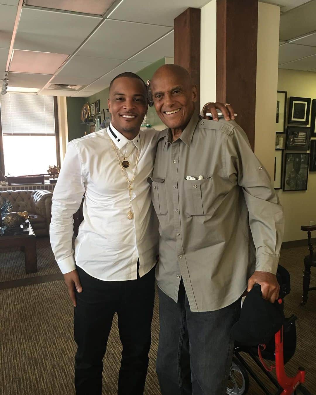 T.I.のインスタグラム：「Thx so much Mr.B.  For all the sacrifices you made & all the game you gave... to me and all who had the pleasure to experience you. Im appreciative of your willingness to sit down and share jewels from your infinite wisdom with me... the value of your mentorship is golden. I'm certain Allah is pleased with your work here & has exceptional purpose for you among the angels. We will miss your presence here on earth but will celebrate your evolution because you worked so hard for it and you deserve it. Sending Love,Respect,Peace and Blessings to the Belafonte family. Our deepest condolences 💐.... Rest well Mr. B.」