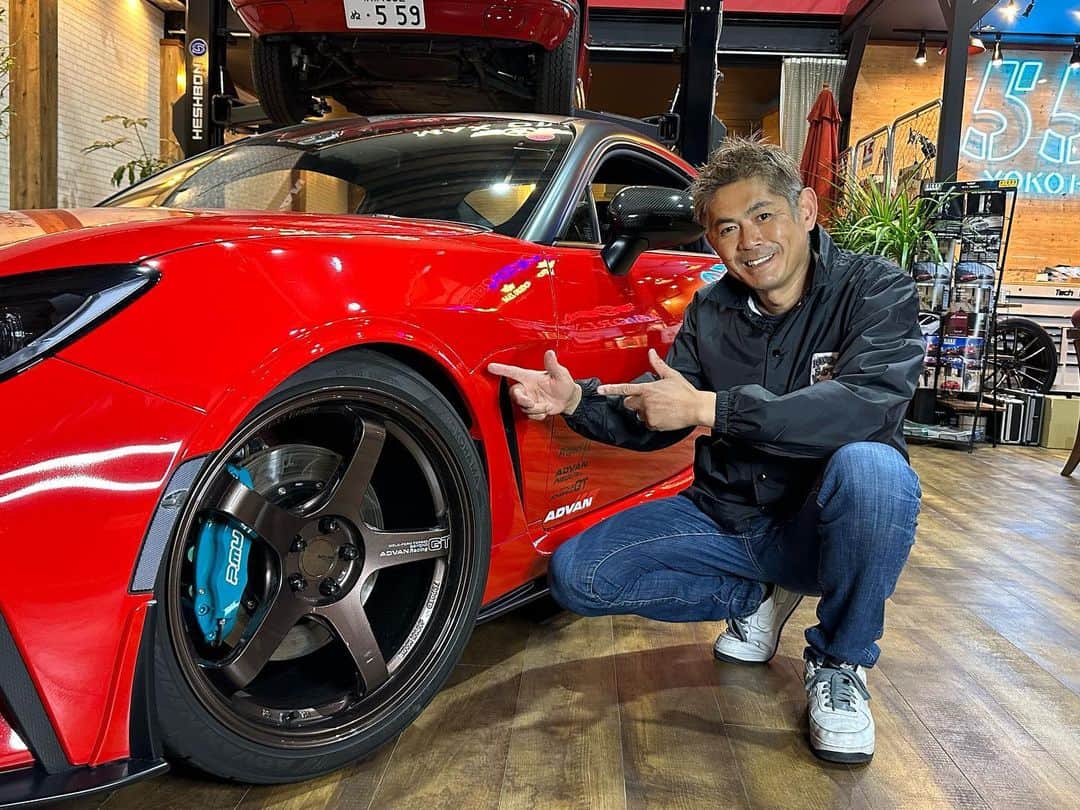 織戸学のインスタグラム：「GR86用  MAXORIDO @akea_japan   フェンダーガーニッシュ  order受け付け開始  やっとここまで来ました。  絶対GR86に欲しいパーツ。  極限まで絞った肉厚は 付けた雰囲気も、全くさりげない  拘りまくったアイテムです。  9mm wide 素地 そして 純正カラーに塗装も可能  取り付けは簡単です。 両面テープと 必要であればビスを止める穴を開けております。  これは 嬉しいアイテムです。  簡単なYouTubeも作りました。  https://youtu.be/tLh_r9Zm4tU  エアロページから 予約購入可能です。  https://maxorido.com/orderform/GR86/  お待ちしております。  織戸学  @130ryokohama   #maxorido  #gr86  #フェンダーガーニッシュ  @projectmu.official   @yokohamawheel   @yokohama.rubber_jp   @yokohamawheelusa」