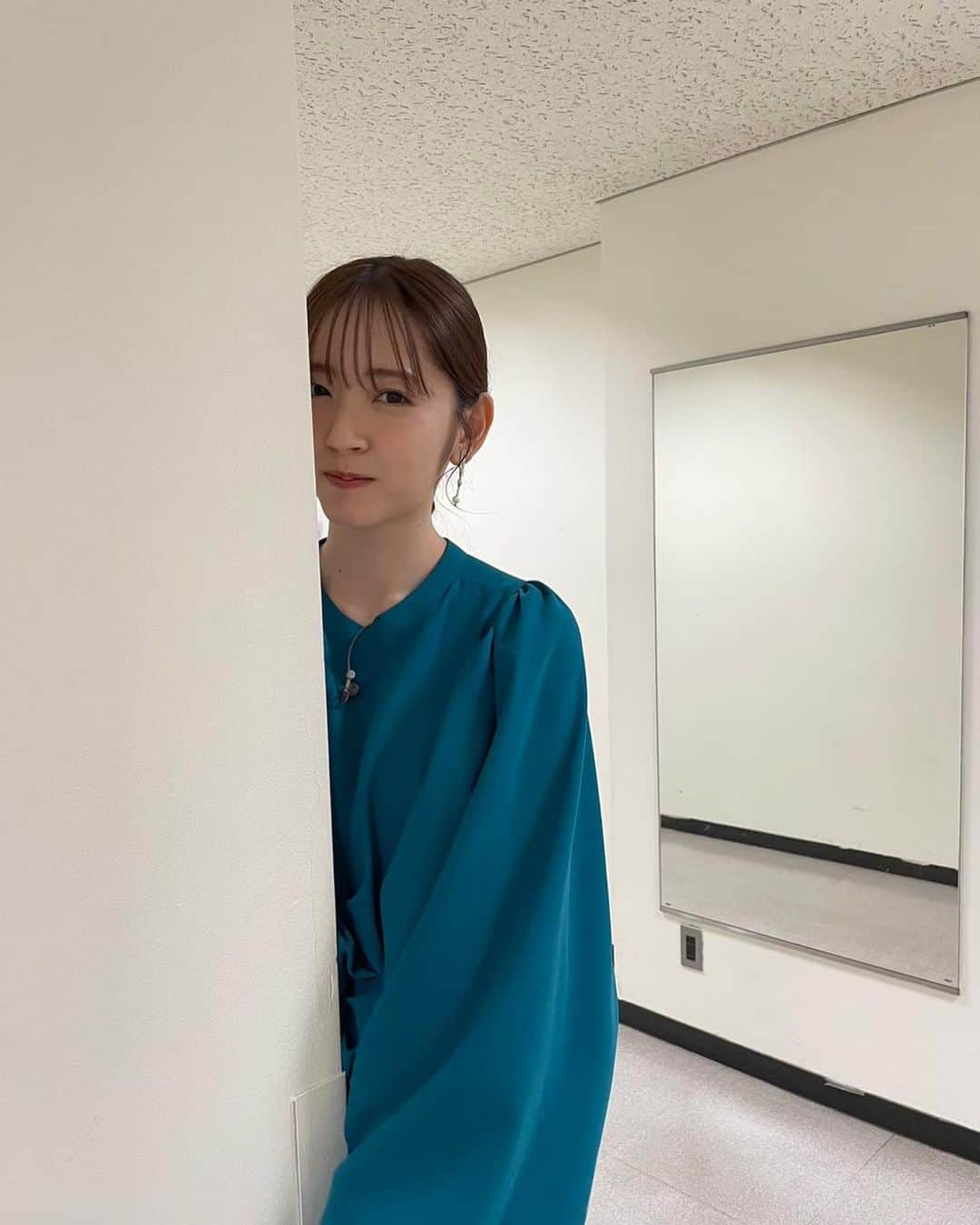 鈴木愛理さんのインスタグラム写真 - (鈴木愛理Instagram)「✴︎ #クラシックTV  クラシックTVも、4月で早くも3年目に突入☺️✨  毎回勉強になることがたくさん、そして素敵な出会いと音楽に触れる時間。いつも楽しく収録させていただいています！！！！  この番組を通して出会ってくれた方もたくさんいるようで嬉しいです！  3年目もどうぞよろしくお願いします！！  🎻葉加瀬太郎のハマる音楽世界　回 ゲスト：葉加瀬太郎さん one-piece @createclair  @the.pr_ earring  @kameemon30  silver ring  @enn._official  🇫🇷アンミカさんと！芸術の都 パリ　回 ゲスト：アンミカさん flower one-piece  @annasui   @annasui_japan   @mandassociates earring  @tree.accessory pumps  @charleskeith_jp  🤍アニメコラボ！『青のオーケストラ』回 ゲスト：つるの剛士さん、東亮汰さん🎻 one-piece  @akaneutsunomiya earring  @e.m.__official gold ring  @moi_.xx gold double ring  @mimucreate pumps  @charleskeith_jp  #最近の衣装たち」4月26日 0時39分 - airisuzuki_official_uf