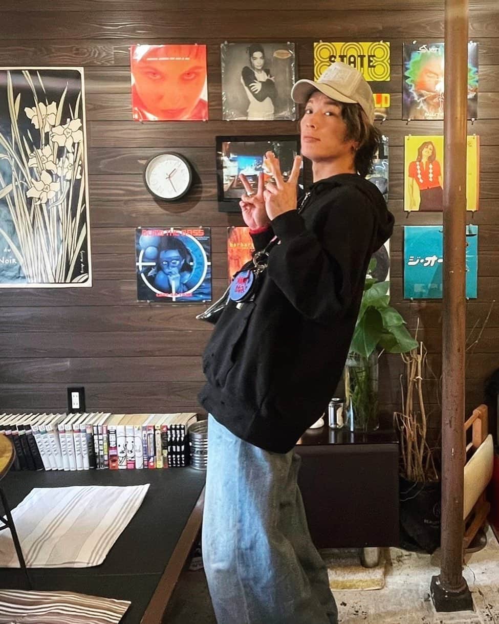 あきらかにあきらのインスタグラム：「ブラックジャックの髪色ってかっこいいよなぁ🩺」