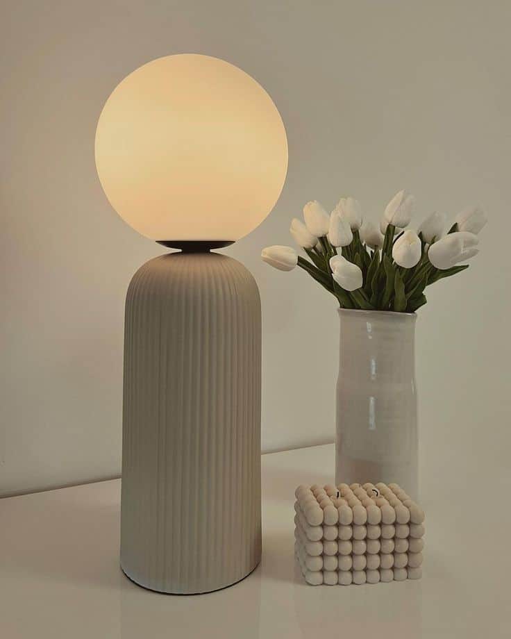 ZUIVERさんのインスタグラム写真 - (ZUIVERInstagram)「You can now WIN our beautiful Dash table lamp! ✨ All you need to do is fill in the form via #linkinbio to participate.  We spotted the beige version in these homes:⁣⁣ ⁣ @elveravanschaik⁣ @marloeswonen⁣ @dutchguy84⁣ m_berenyce」4月26日 0時47分 - zuiver_